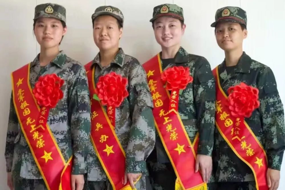 咖啡館奇遇:解碼中國人民解放軍儀仗隊(duì)女兵張雅茹退伍的幕后故事與社會(huì)啟示