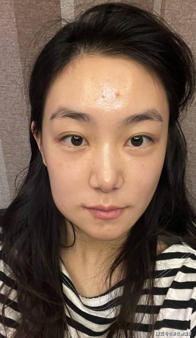 光影之外:一場關(guān)于明星素顏照全身圖片的奇遇對話
