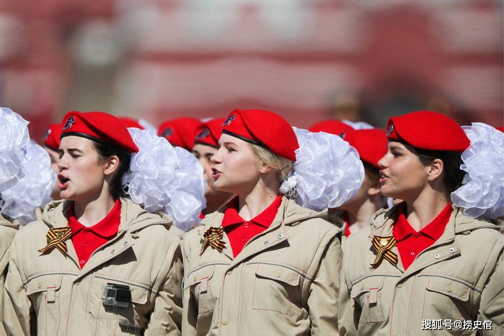 閱兵臺(tái)下的奇遇:探尋中國(guó)人民解放軍儀仗隊(duì)女兵方陣人數(shù)的無(wú)聲數(shù)字