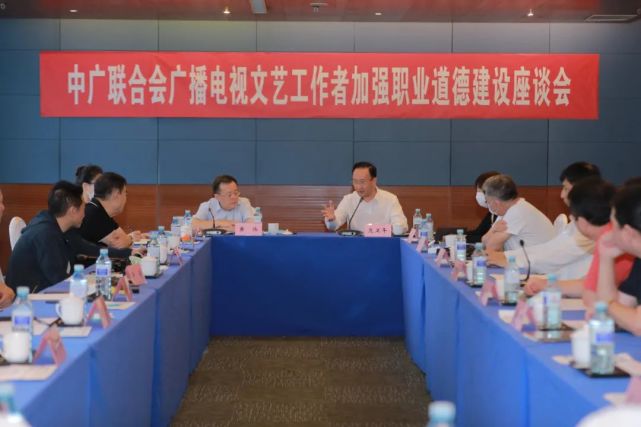 星光回廊:一場(chǎng)關(guān)于王力宏復(fù)出引熱議的深度對(duì)話