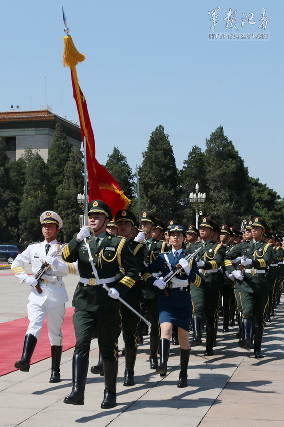 中國人民解放軍儀仗隊(duì)女兵外國人看：多元場(chǎng)景勾勒與跨文化特寫訪談