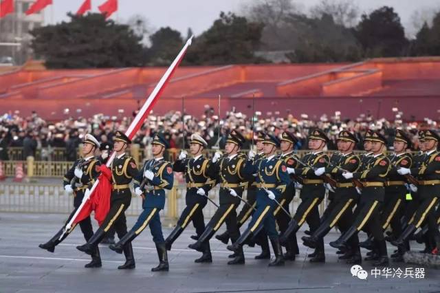中國(guó)人民解放軍儀仗隊(duì)和女兵:深度解析背后的榮耀與堅(jiān)韌