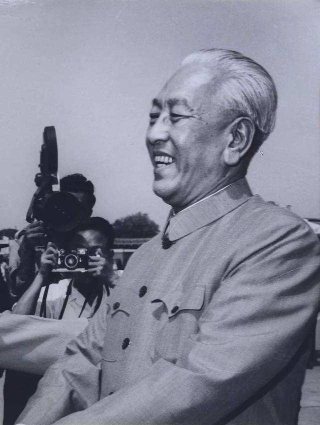 深度解析：1982年中國(guó)國(guó)防部長(zhǎng)是誰(shuí)？兼論其歷史貢獻(xiàn)與時(shí)代背景