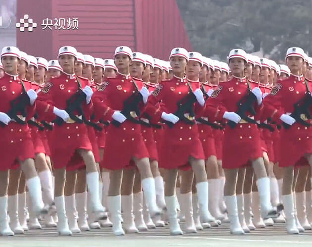 咖啡館里的奇遇:深度解讀2019中國人民解放軍女兵儀仗隊(duì)的時代回響
