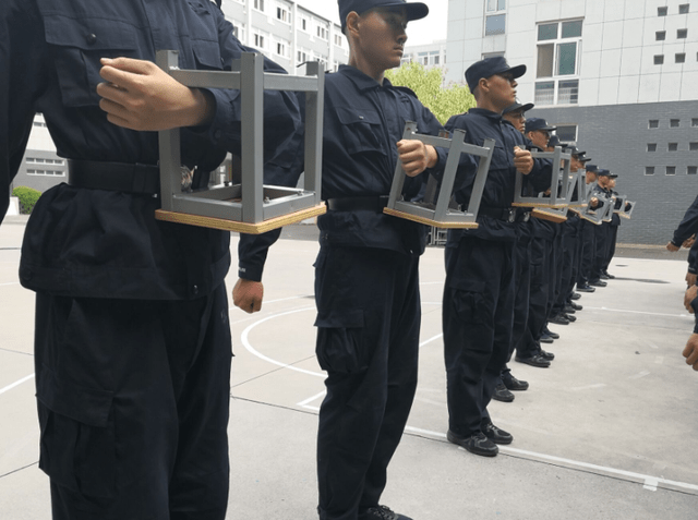 夏夜迷霧中的警校抉擇:一窺2022警校錄取分數(shù)線的軌跡