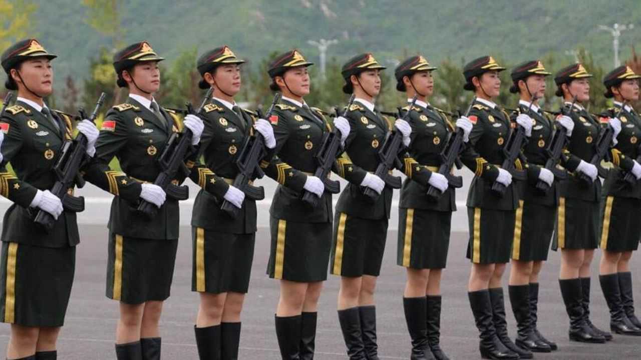 中國人民解放軍儀仗隊女兵中隊：深度解析其光榮使命、選拔標(biāo)準(zhǔn)與卓越風(fēng)采