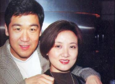 鄧婕61歲產(chǎn)子是真的嗎？深度解析高齡生育傳聞與家庭真相