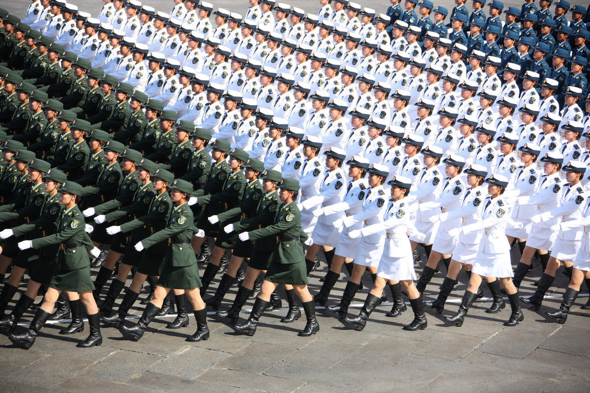 三軍儀仗隊(duì)老照片：穿越歷史的影像，記錄時(shí)代精神的深度解析